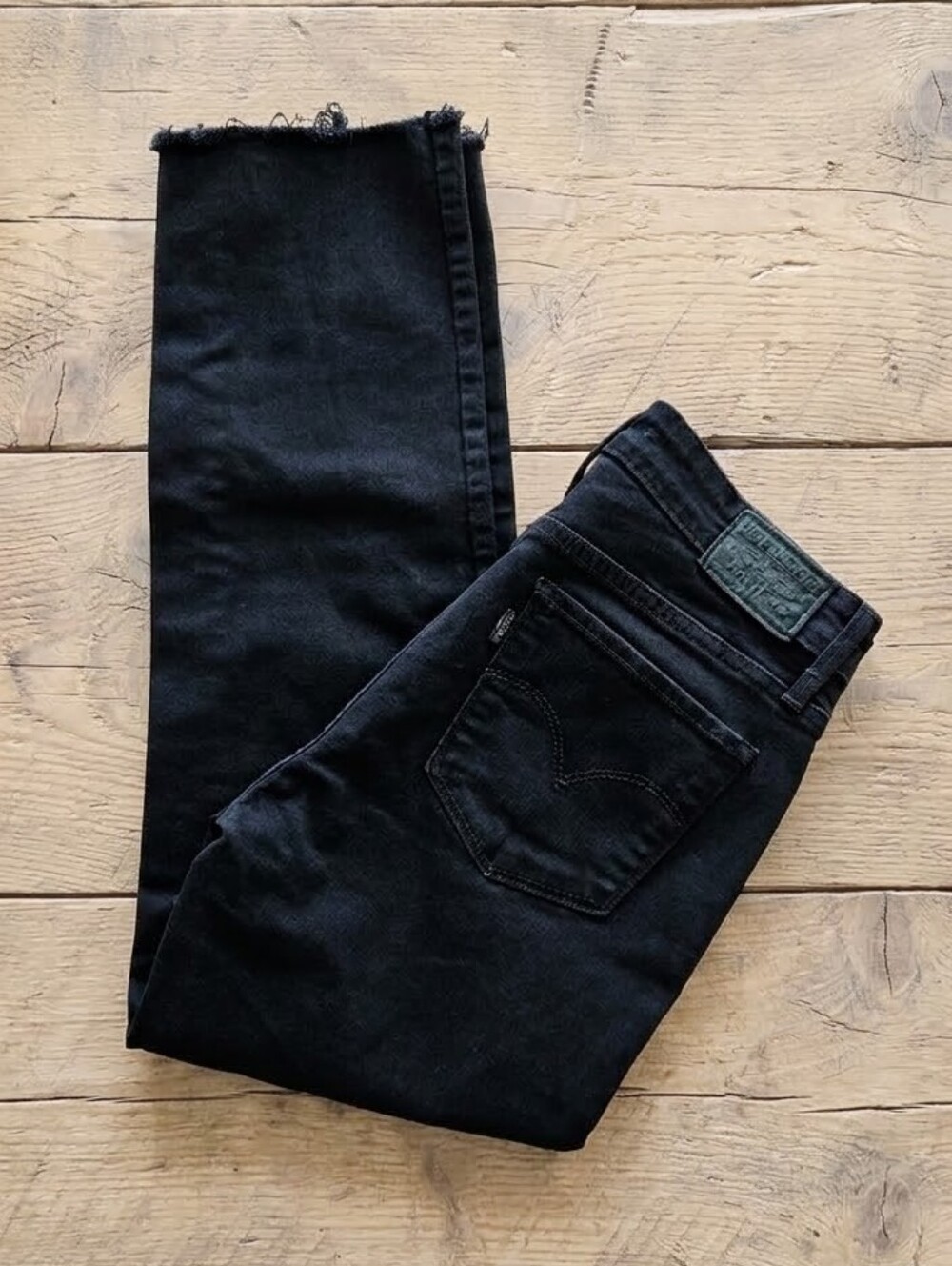 Levi’s 714 Straight Black Jeans Size 27 Raw Frayed Hem Cropped Ankle Altered 23